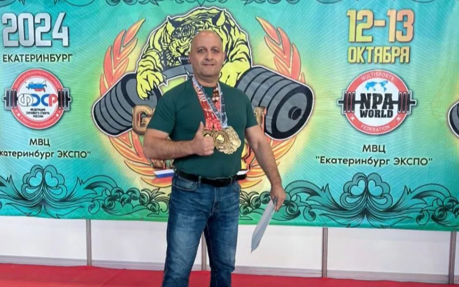 Кулебакский атлет стал победителем чемпионата мира по пауэрлифтингу, установив мировой рекорд по народному жиму