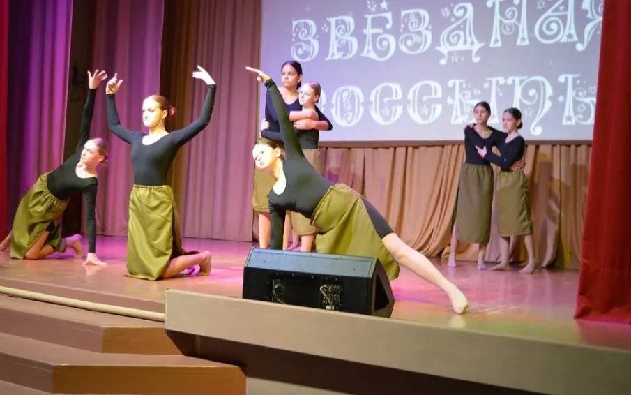 Юные артисты раскрыли творческие способности в муниципальном конкурсе «Звёздная россыпь»