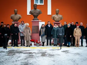 В Чкаловске открыли бюсты героев-летчиков Георгия Байдукова и Александра Белякова