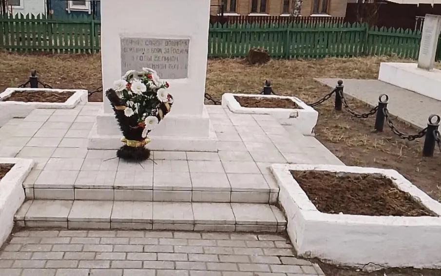 Активисты Совета ветеранов округа провели субботник на ул.Степана Разина