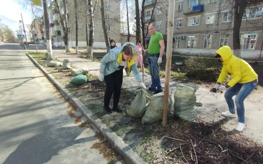 В округе проходят субботники