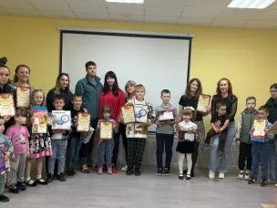 В преддверии Дня семьи в Центральной детской библиотеке состоялось награждение участников муниципального семейного фотоконкурса "Здоровый образ жизни-наша жизнь"