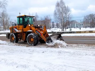 Обильные снегопады приносят не мало хлопот дорожным службам