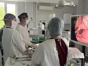 Врачи Областной детской клинической больницы отточили мастерство неонатальной хирургии на мастер-классе коллеги из Санкт-Петербурга