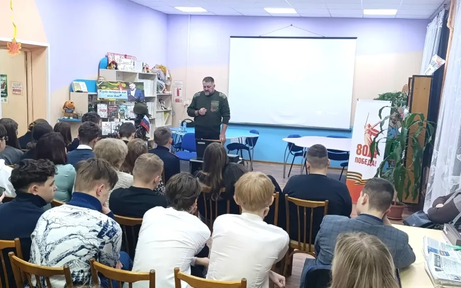 В библиотеке прошла встреча с участником СВО. «Артём Сычёв. Когда тетрадь как поле боя»