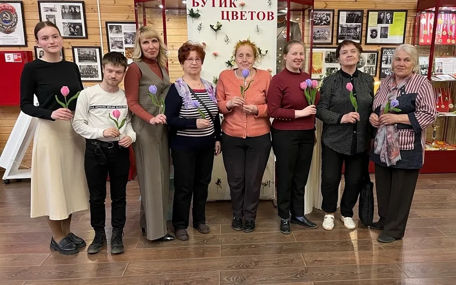 Для людей с ограниченными возможностями здоровья по зрению библиотекари провели мастер – класс