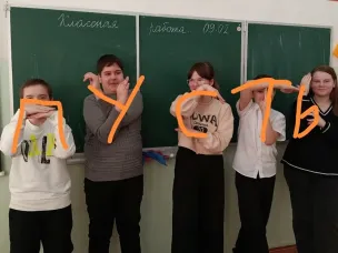 "Слово во славу защитников" - под таким названием прошел патриотический час для школьников