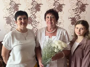 Волонтеры культуры и сотрудники Дома культуры р.п. Гремячево-2 поздравили с юбилеем Антонину Степановну Анисимову