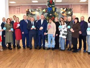 Вся команда нашего муниципалитета традиционно принимает участие в ежегодной благотворительной акции «Ёлка желаний»