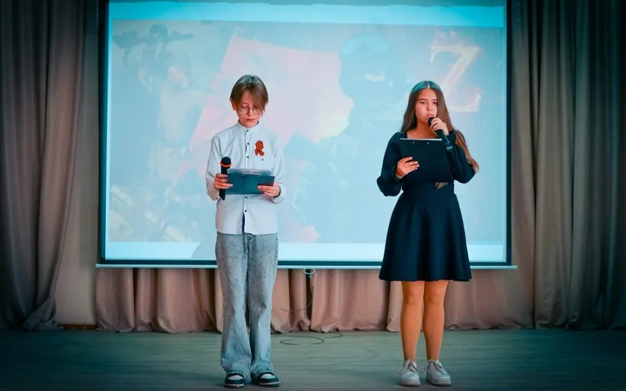 "Я говорю с тобой под свист снарядов..." Под таким названием в школе № 7 прошел патриотический вечер, посвященный празднику Великой Победы.