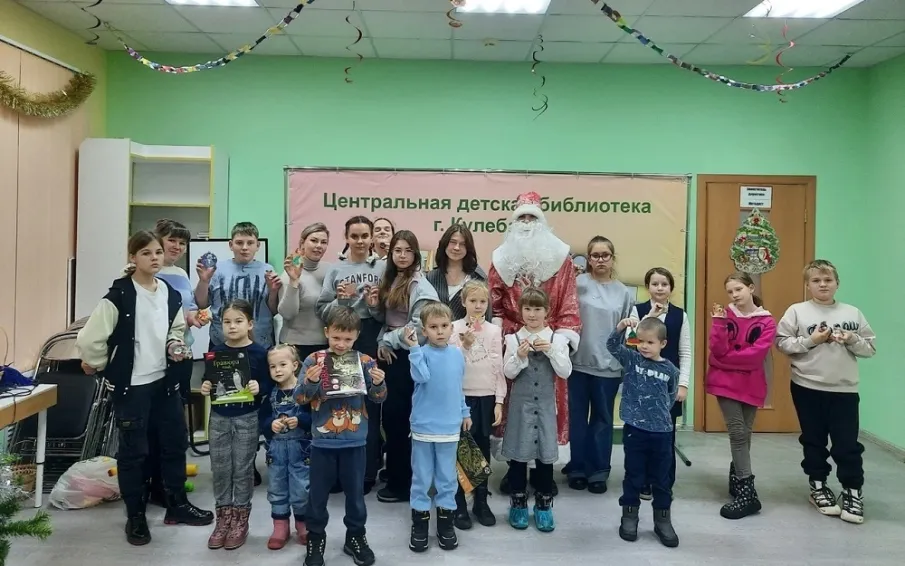 Кулебакские семьи приняли участие в мастер-классе по росписи деревянных значков