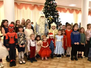 В канун Рождества во Дворце культуры состоялось новогоднее представление для многодетных семей города