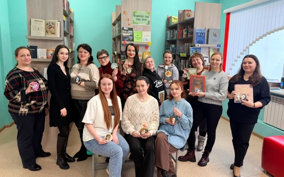 Библиовечер «Книжный Новый год: страницы, полные радости и чудес!»