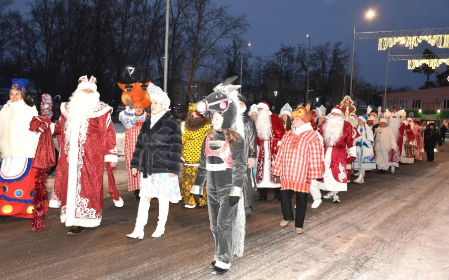 Мы зажигаем Новый год! 21 декабря впервые в нашем округе прошел праздник, посвященный торжественному зажжению огней на Главной ёлке