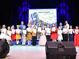 В минувшие выходные во Дворце культуры им. Дубровских состоялся муниципальный вокальный конкурс «Молодые голоса»