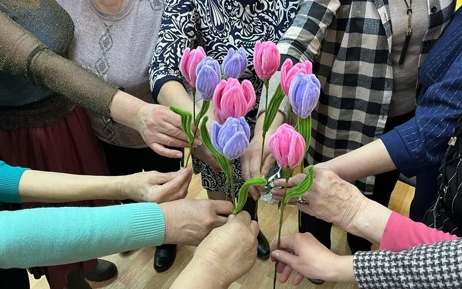Члены первичной организации Кулебакского городского общества ВОИ зарядились весенним настроением в библиотеке