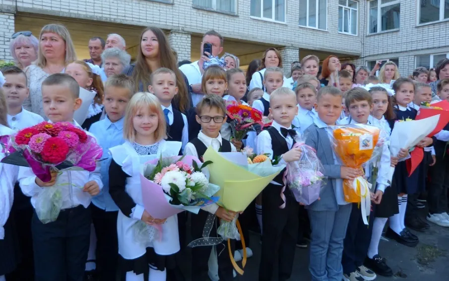Навстречу знаниям! В округе 1 сентября за парты сели более 450 первоклассников