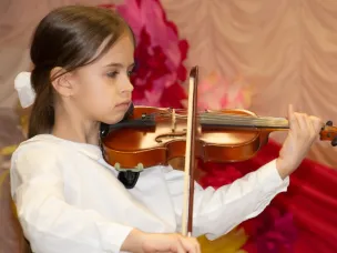 ЛАУРЕАТОВ СТАНОВИТСЯ БОЛЬШЕ