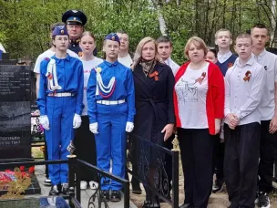 В Саваслейке открыли мемориал летчикам