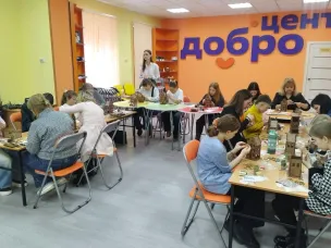 Сотрудники Центральной детской библиотеки пригласили многодетные семьи города в творческую мастерскую «Твори, выдумывай, пробуй»
