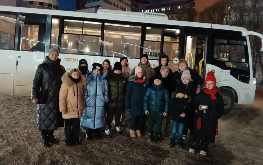 Кулебакские семьи посетили сказочное шоу Алексея Немова «Лебединое озеро» в Нижнем Новгороде