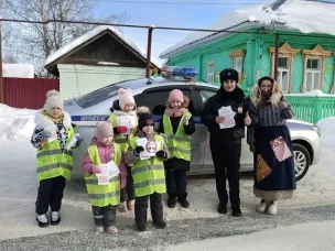 Воспитанники детского сада напомнили водителям о необходимости соблюдения Правил дорожного движения