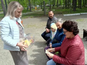 Сотрудники Центральной библиотеки провели в городском парке игровую программу «Мы помним! Мы гордимся!»