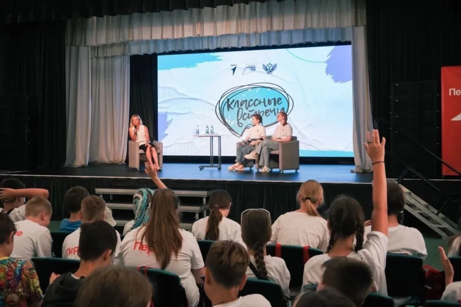 Елена Назаренкова поделилась опытом с молодежью в «Лазурном»