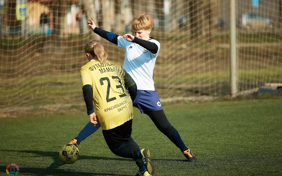 Команда «Искра» удачно стартовала в региональном турнире по футболу