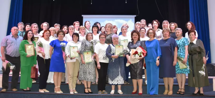 Социальных работников поздравили с профессиональным праздником