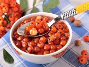 Рябина поможет при простуде