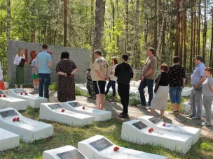 Участники клуба неформального общения «Все свои» провели проникновенный экскурс – «Горящее сердце солдата