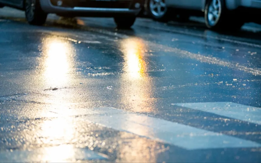 Осторожно! Гололед и сильные осадки!