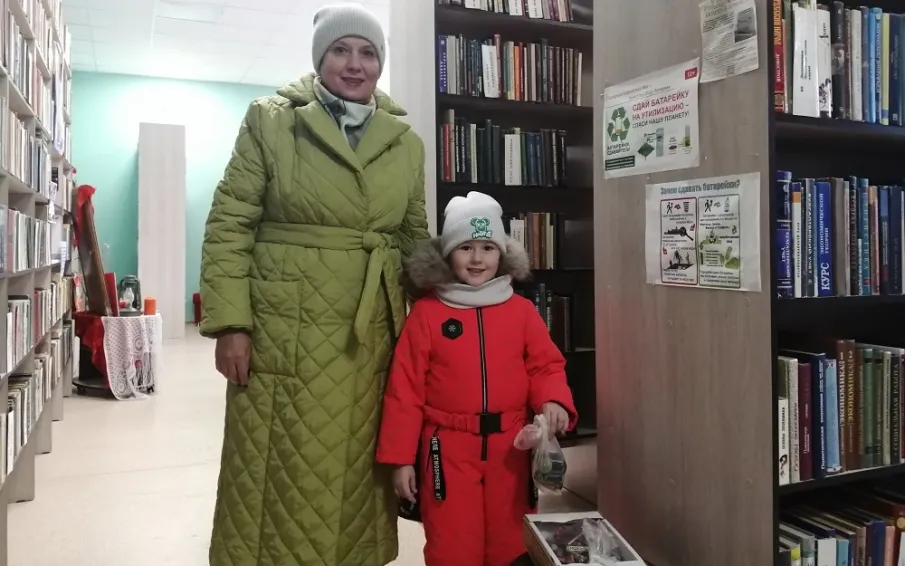 В городской библиотеке №4 продолжает свою работу пункт по сбору батареек