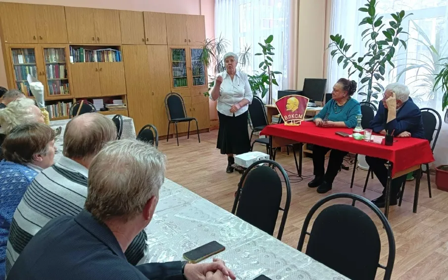 Ветераны комсомола во главе с Александром Тимаковым принимали Ленинский зачет у Галины Николаевны Кудашовой по случаю ее юбилея