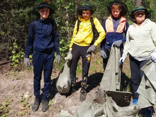 Школьники приняли участие в экологической акции «Чистый лес»