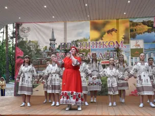 День России. 12 июня в городском парке коллектив Дворца культуры имени Дубровских провел праздничную программу