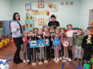 Малышам рассказали о правилах поведения на дороге