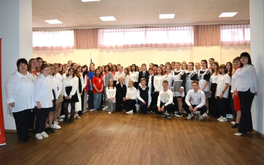 Во Дворце культуры им. Дубровских состоялась торжественная линейка местного отделения Движения Первых