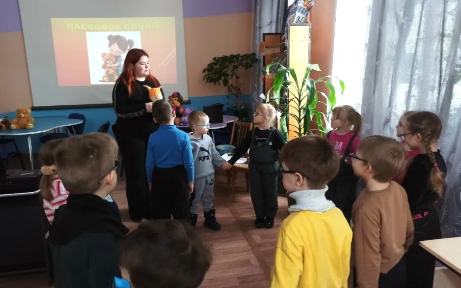 Сотрудники библиотеки подготовили для воспитанников детского сада "Белочка" путешествие по страницам книги Веры Васильевны Чаплиной «Мои питомцы»