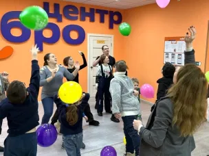 В Центральной детской библиотеке для Ассоциации многодетных семей прошла игровая программа "Хочу на папу быть похожим!"