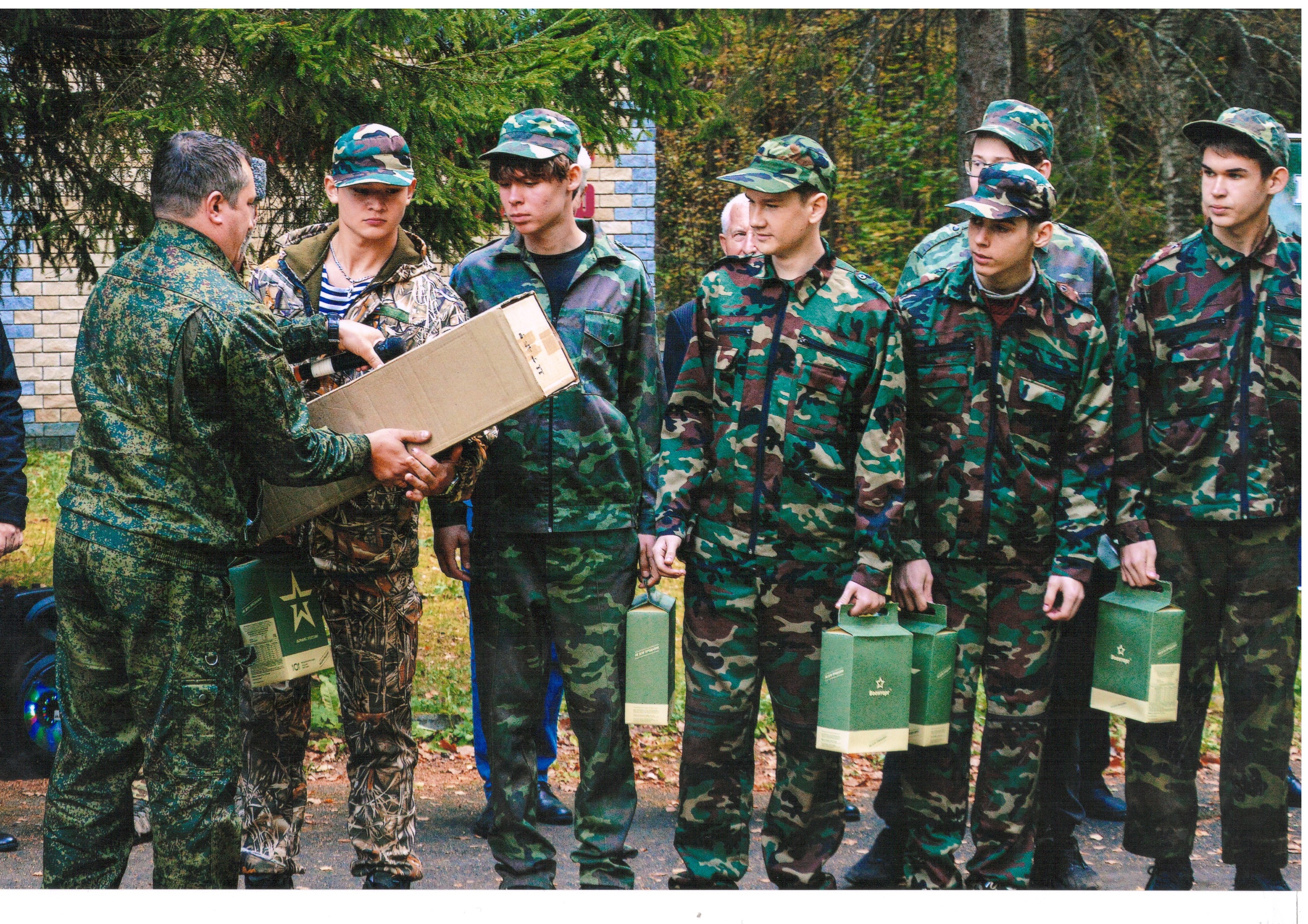 Участники военно-патриотического клуба МБОУ СОШ № 9, занявшие 4 место на военно-патриотических сборах