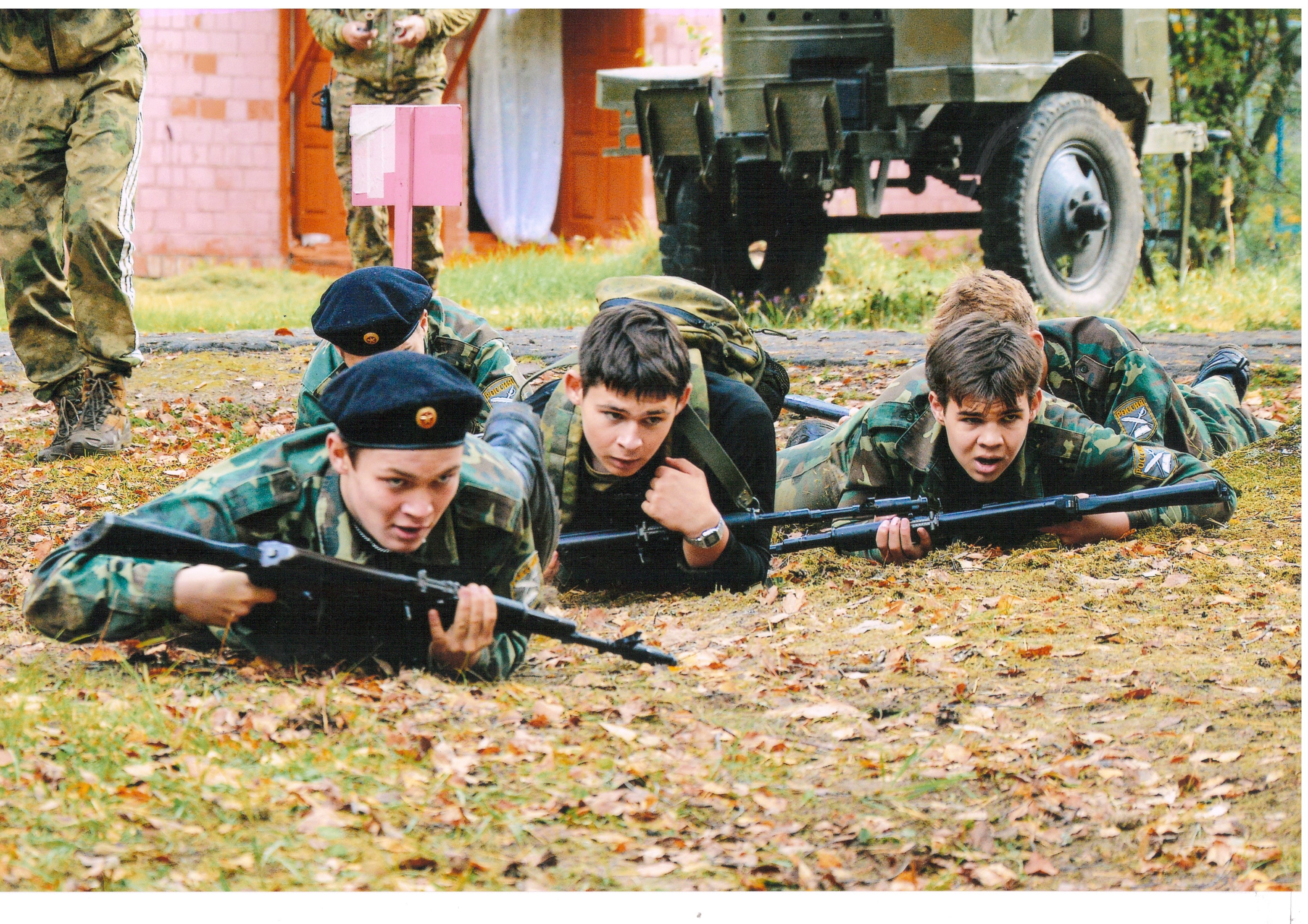 Участники военно-патриотического клуба МБОУ СОШ № 6 на военизированной эстафете военно-патриотических сборов